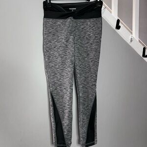 0010: Manduka Cut-Out Wrap Capri Leggings Heathered Gray and Black    Size S